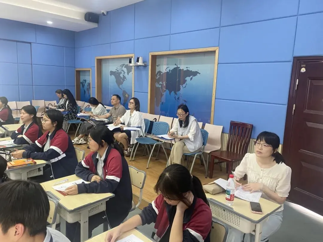 【教共体建设】深耕复习课堂 精准护航中考 ——县教研专家莅临沈荡中学开展文综复习专项调研指导 第19张 【教共体建设】深耕复习课堂 精准护航中考 ——县教研专家莅临沈荡中学开展文综复习专项调研指导 第19张
