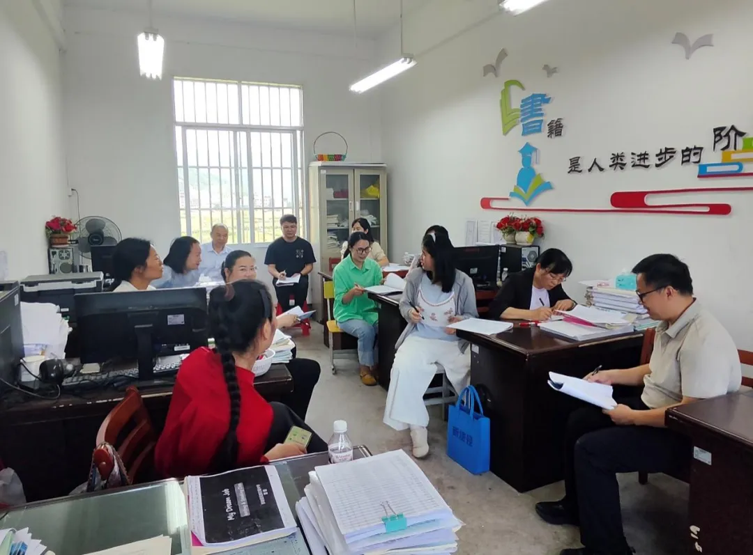 深耕二轮复习 聚力备战中考——那坡县民族初级中学圆满承办2026年县备考教学视导活动 第8张 深耕二轮复习 聚力备战中考——那坡县民族初级中学圆满承办2026年县备考教学视导活动 第8张