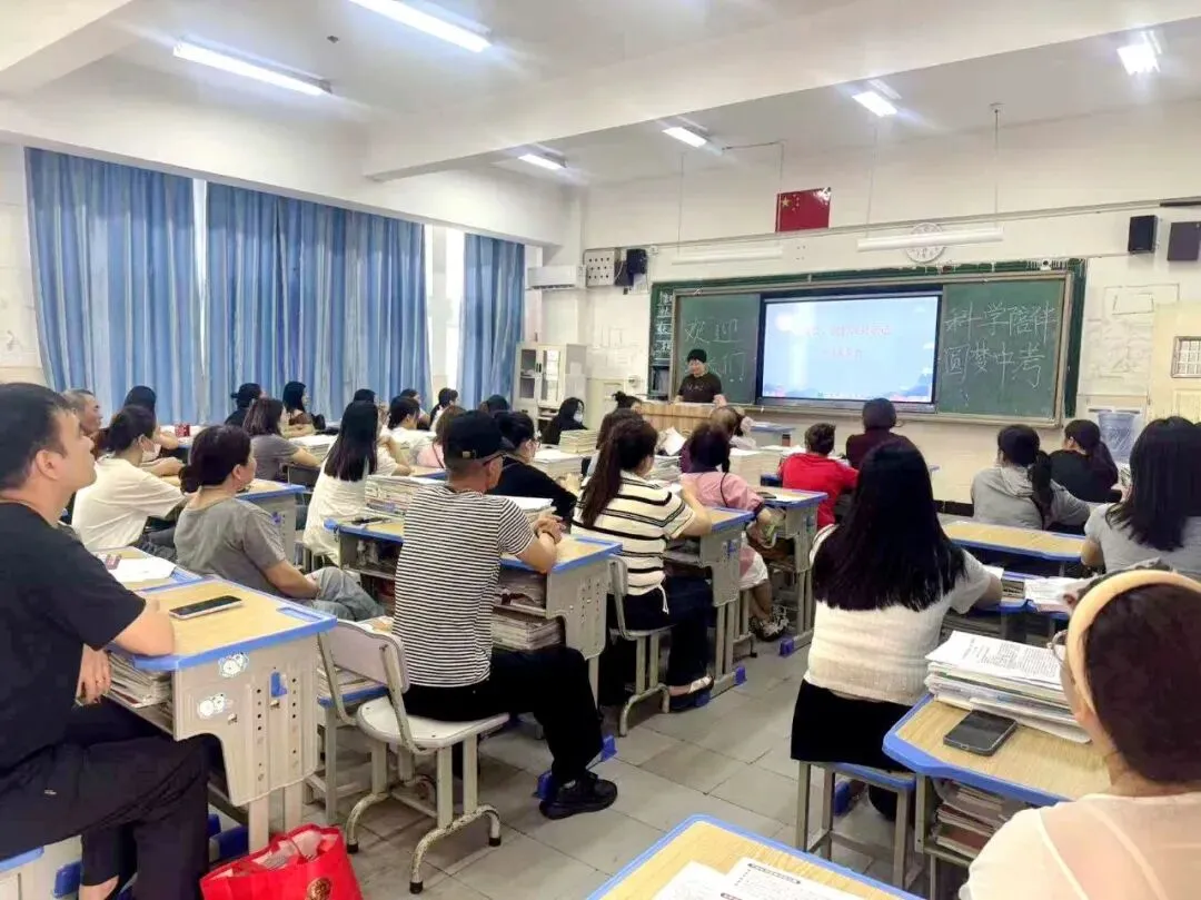 家校携手,冲刺中考——福清市龙田初级中学召开初三年段二检总结暨动员专题家长会 第8张 家校携手,冲刺中考——福清市龙田初级中学召开初三年段二检总结暨动员专题家长会 第8张