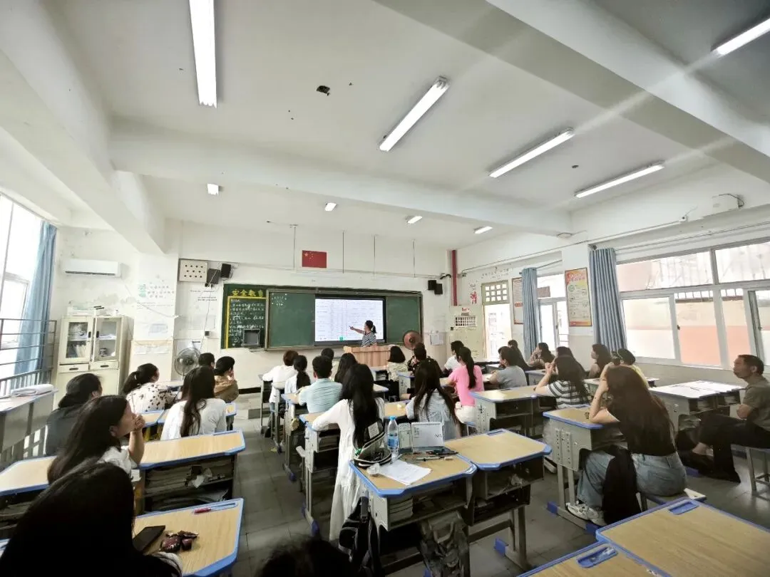 家校携手,冲刺中考——福清市龙田初级中学召开初三年段二检总结暨动员专题家长会 第13张 家校携手,冲刺中考——福清市龙田初级中学召开初三年段二检总结暨动员专题家长会 第13张