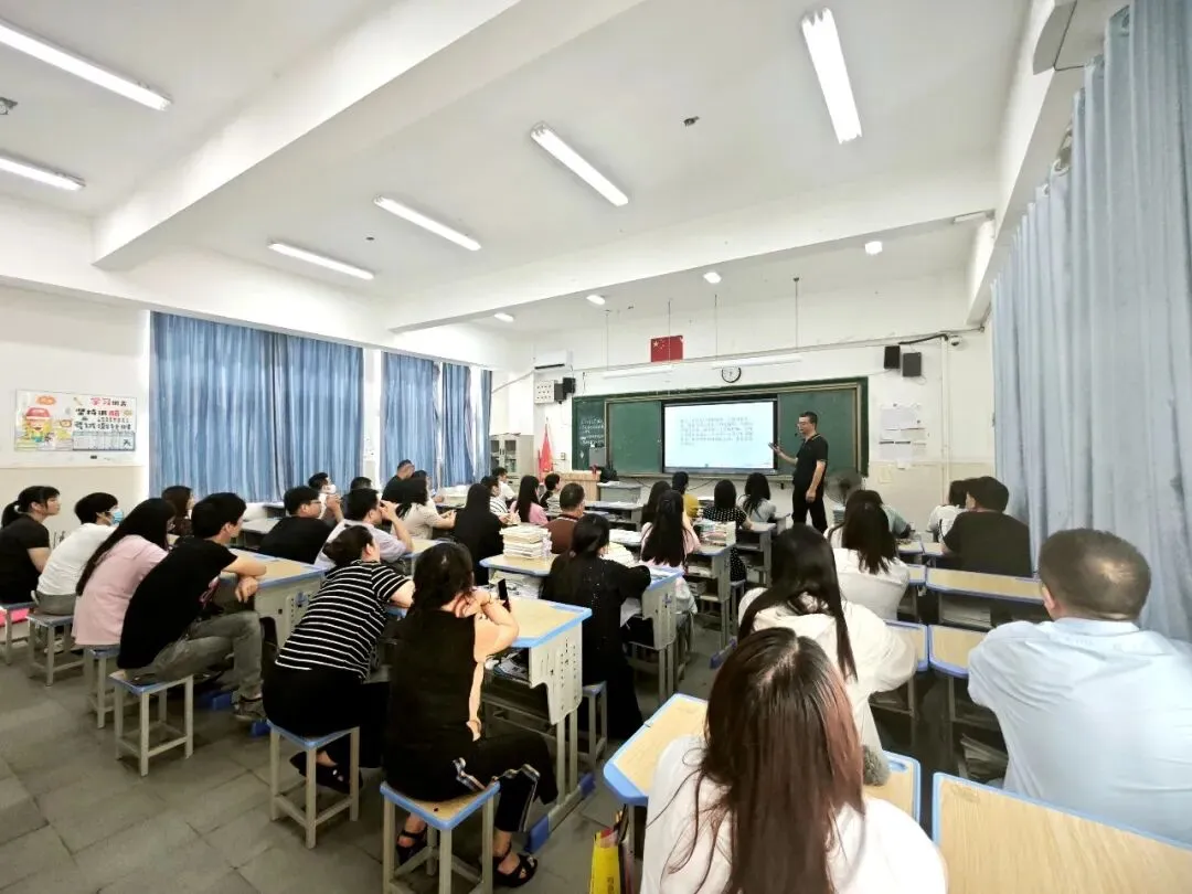 家校携手,冲刺中考——福清市龙田初级中学召开初三年段二检总结暨动员专题家长会 第14张 家校携手,冲刺中考——福清市龙田初级中学召开初三年段二检总结暨动员专题家长会 第14张