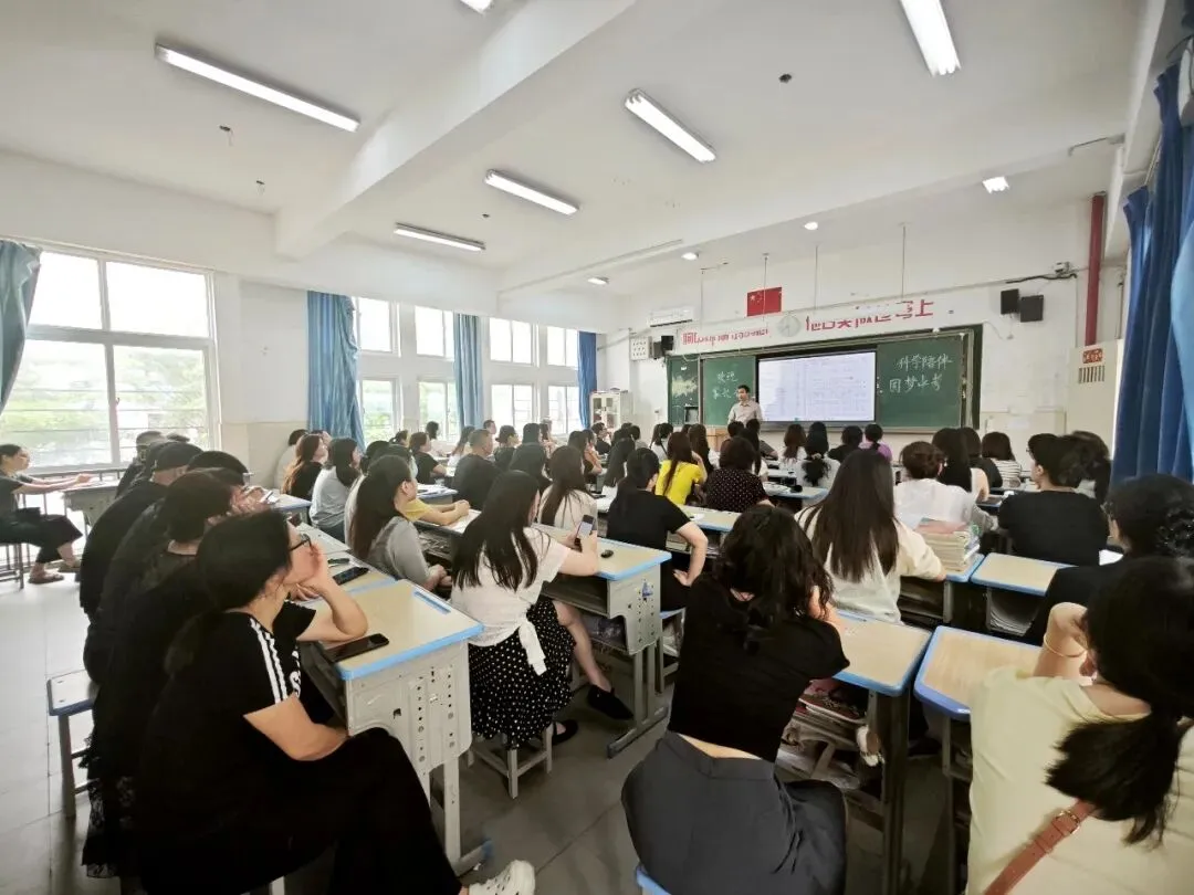 家校携手,冲刺中考——福清市龙田初级中学召开初三年段二检总结暨动员专题家长会 第17张 家校携手,冲刺中考——福清市龙田初级中学召开初三年段二检总结暨动员专题家长会 第17张