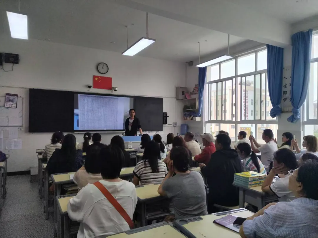 凝心聚力冲刺中考 家校携手共赴前程 ——马龙区第三中学2026届九年级家长会顺利召开 第6张 凝心聚力冲刺中考 家校携手共赴前程 ——马龙区第三中学2026届九年级家长会顺利召开 第6张
