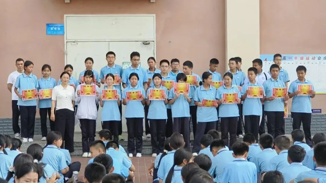 家校同心育桃李 聚力冲刺迎中考——芒市第二中学初二年级举行期中表彰大会暨校园开放日活动 第5张