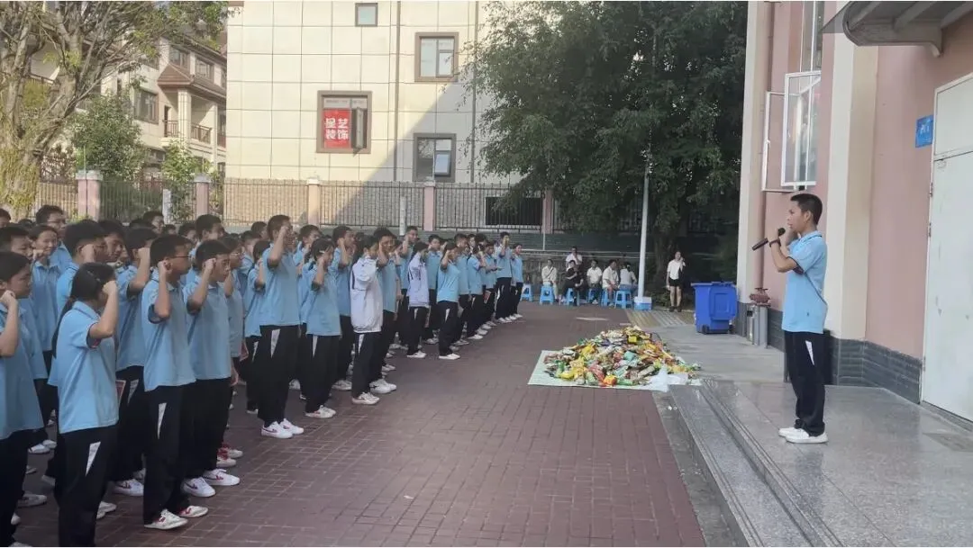 家校同心育桃李 聚力冲刺迎中考——芒市第二中学初二年级举行期中表彰大会暨校园开放日活动 第9张