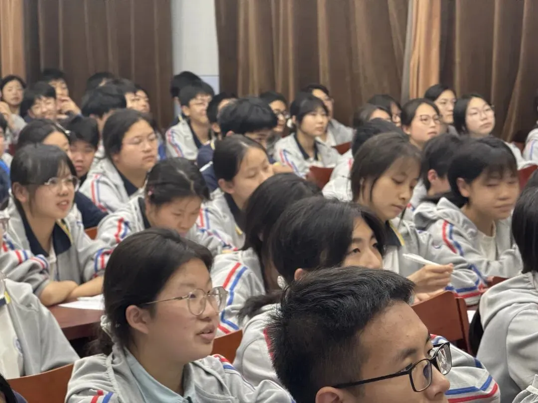 铜心共育成长·中考减压赋能——江西社科大讲堂“家校社协同育人”专题活动走进铜鼓一中 第8张