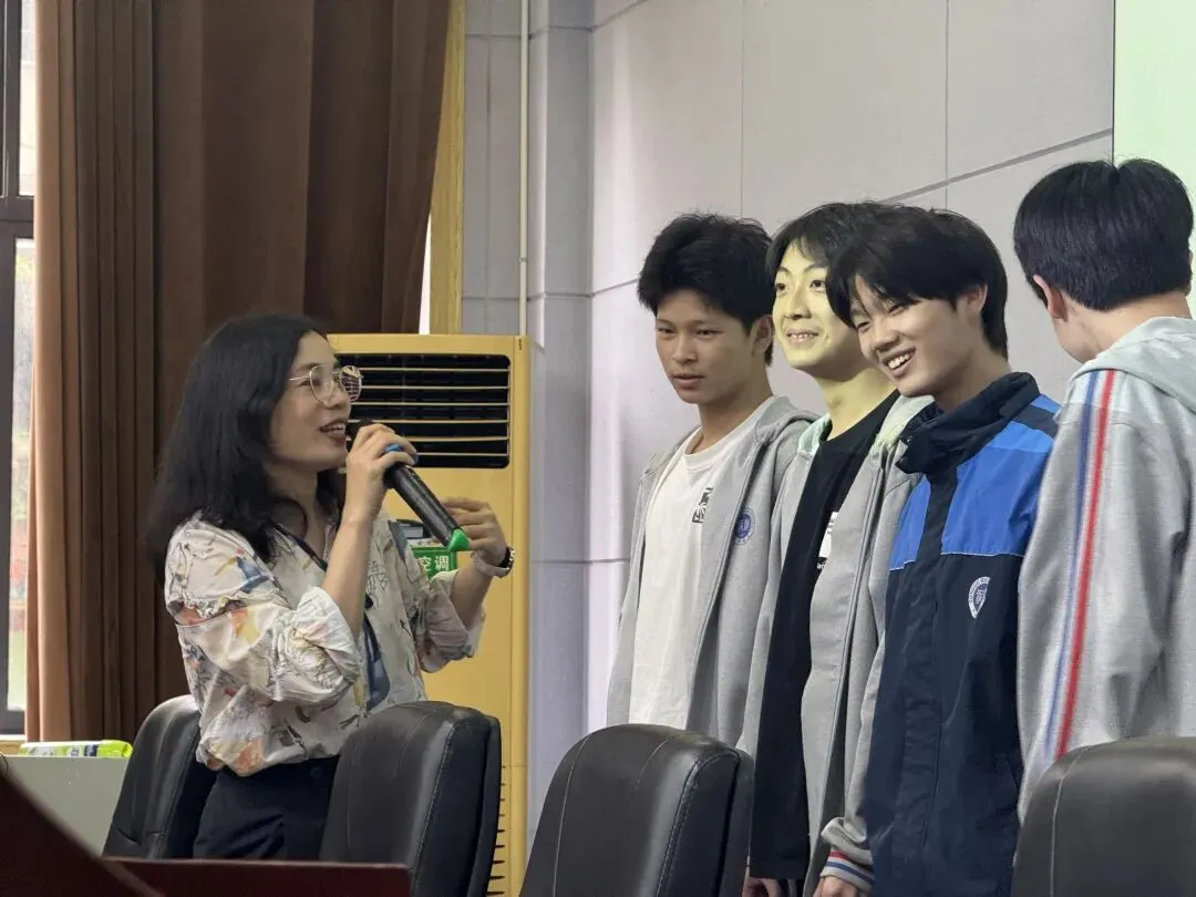 铜心共育成长·中考减压赋能——江西社科大讲堂“家校社协同育人”专题活动走进铜鼓一中 第12张