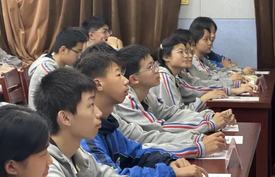 铜心共育成长·中考减压赋能——江西社科大讲堂“家校社协同育人”专题活动走进铜鼓一中 第37张