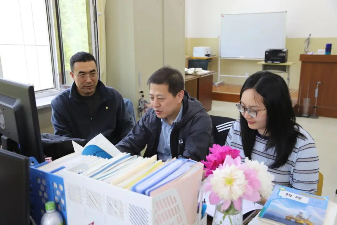 以研促教提质增效 靶向领航冲刺中考——高新区教师进修学校中教部教研员莅临我校调研指导 第9张 以研促教提质增效 靶向领航冲刺中考——高新区教师进修学校中教部教研员莅临我校调研指导 第9张