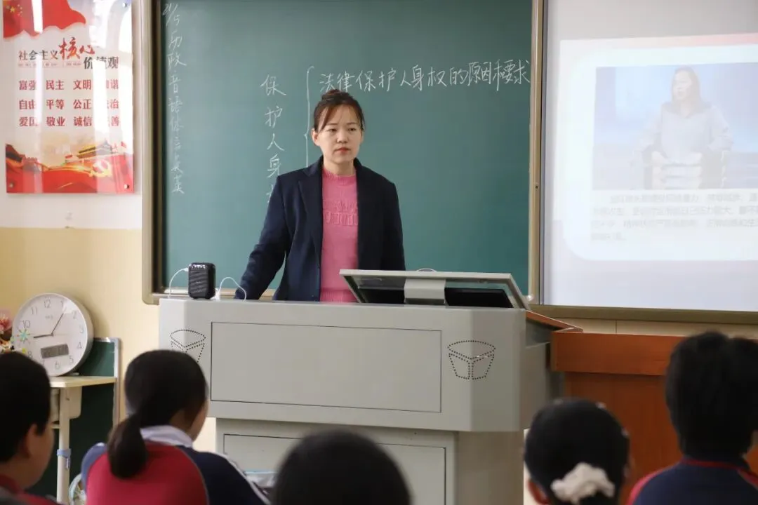 以研促教提质增效 靶向领航冲刺中考——高新区教师进修学校中教部教研员莅临我校调研指导 第13张 以研促教提质增效 靶向领航冲刺中考——高新区教师进修学校中教部教研员莅临我校调研指导 第13张