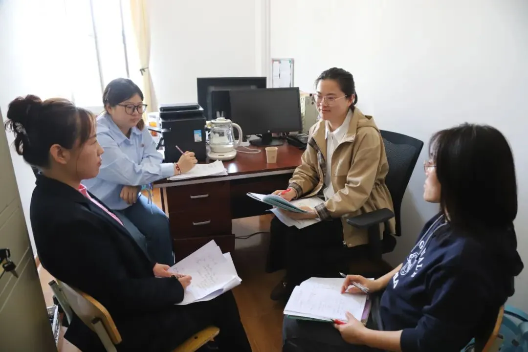 以研促教提质增效 靶向领航冲刺中考——高新区教师进修学校中教部教研员莅临我校调研指导 第14张 以研促教提质增效 靶向领航冲刺中考——高新区教师进修学校中教部教研员莅临我校调研指导 第14张