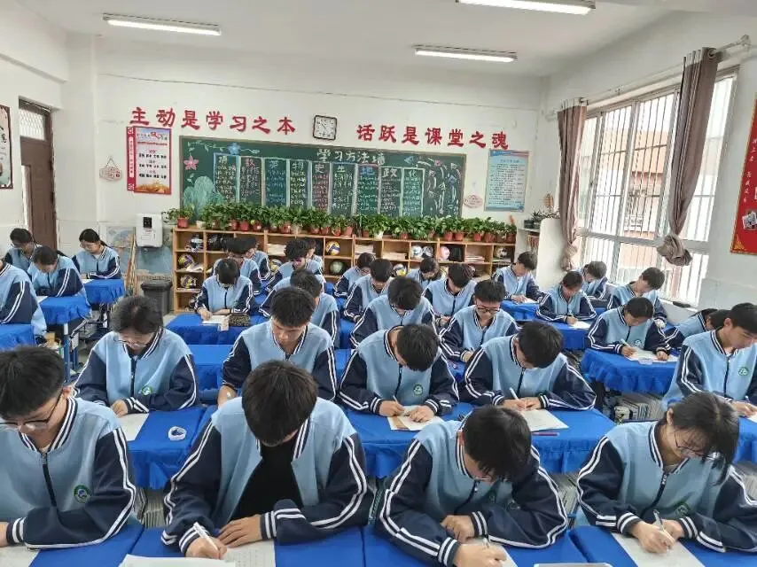 以心护航,聚力中考|一场双向奔赴的中考政策解读家长会 第2张 以心护航,聚力中考|一场双向奔赴的中考政策解读家长会 第2张