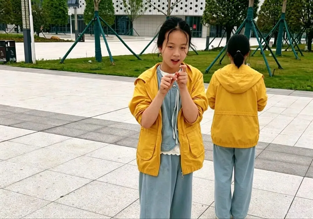 两女儿一个中考叛逆一个星星孩子,40+妈妈崩溃后终于放手 第2张 两女儿一个中考叛逆一个星星孩子,40+妈妈崩溃后终于放手 第2张