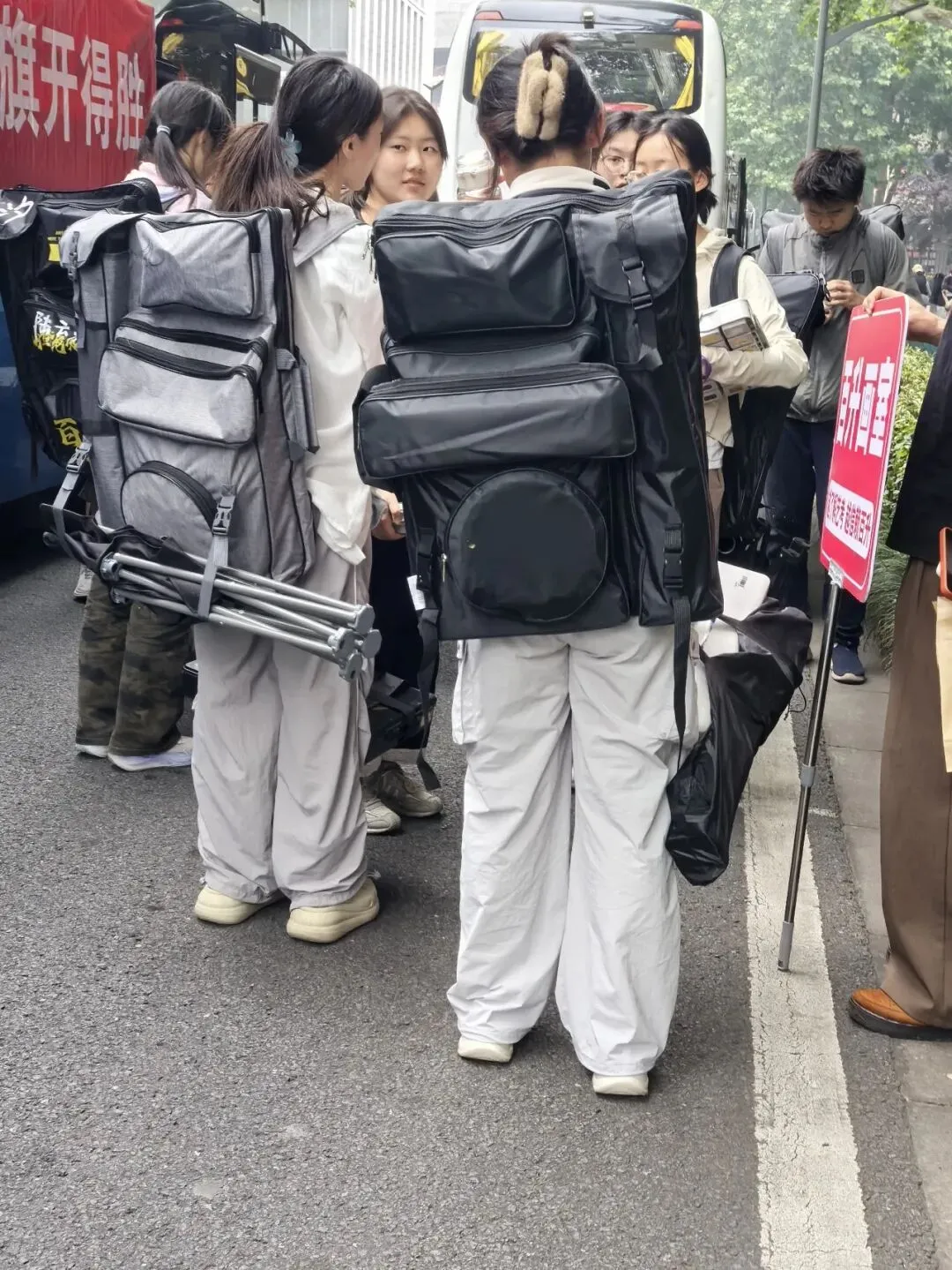 南京市美术中考送考全纪实|执笔铸风华,得胜载誉还,预祝百升学子金榜题名,前程似锦 第28张