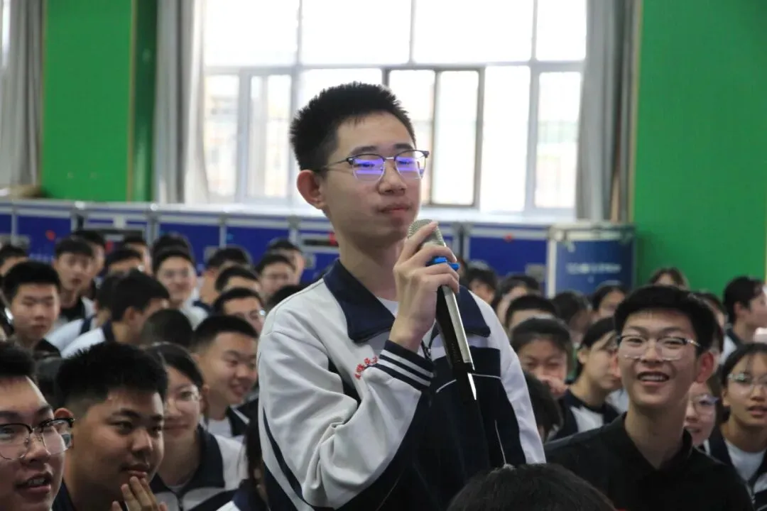 护航中考路|心理专家进校园,为四百学子舒缓备考压力 第3张 护航中考路|心理专家进校园,为四百学子舒缓备考压力 第3张