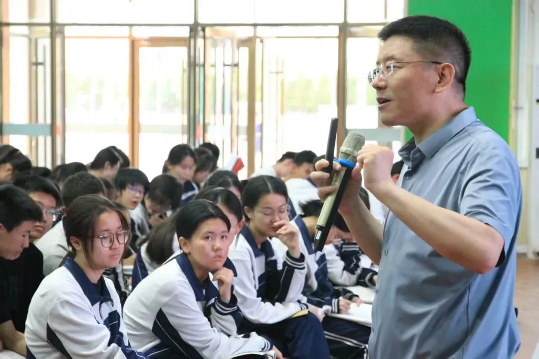 护航中考路|心理专家进校园,为四百学子舒缓备考压力 第5张 护航中考路|心理专家进校园,为四百学子舒缓备考压力 第5张