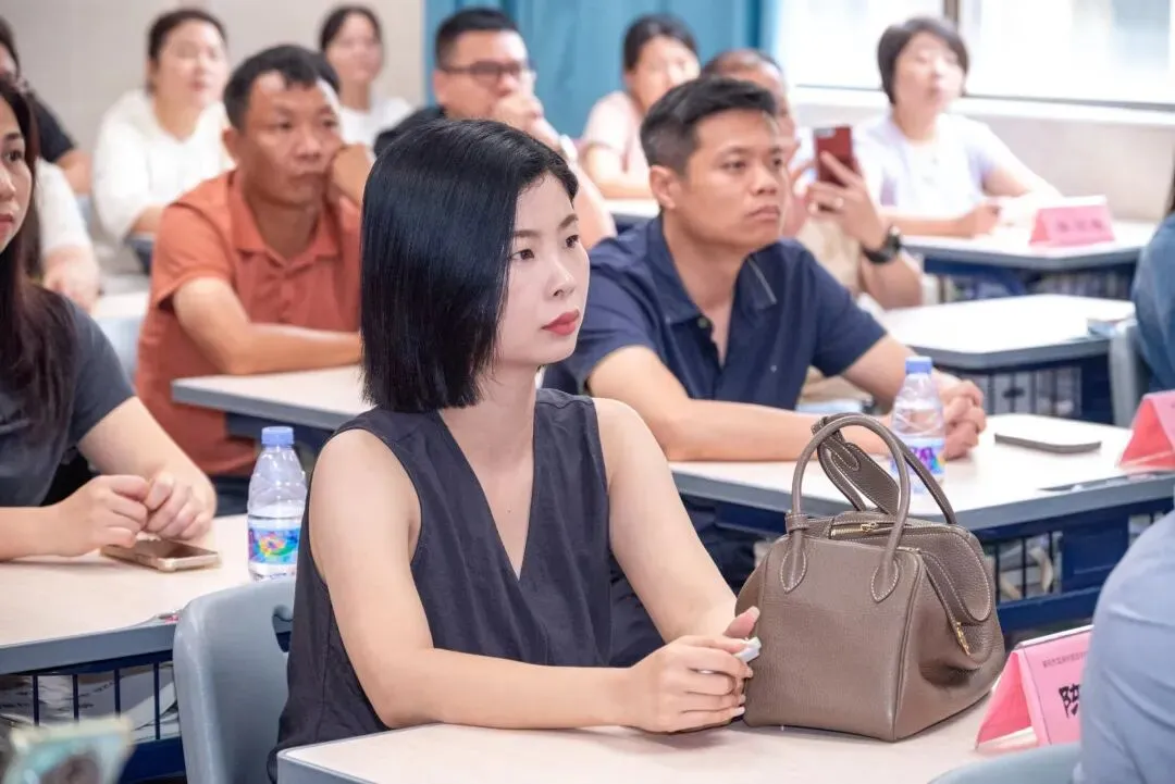 家校同心战中考,携手并肩筑前程 | 初中部九年级家长会圆满举行 第19张 家校同心战中考,携手并肩筑前程 | 初中部九年级家长会圆满举行 第19张