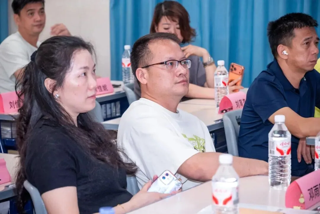 家校同心战中考,携手并肩筑前程 | 初中部九年级家长会圆满举行 第25张 家校同心战中考,携手并肩筑前程 | 初中部九年级家长会圆满举行 第25张