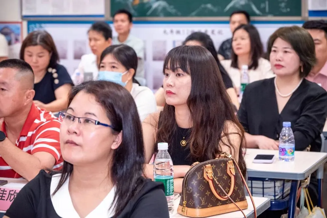家校同心战中考,携手并肩筑前程 | 初中部九年级家长会圆满举行 第29张 家校同心战中考,携手并肩筑前程 | 初中部九年级家长会圆满举行 第29张
