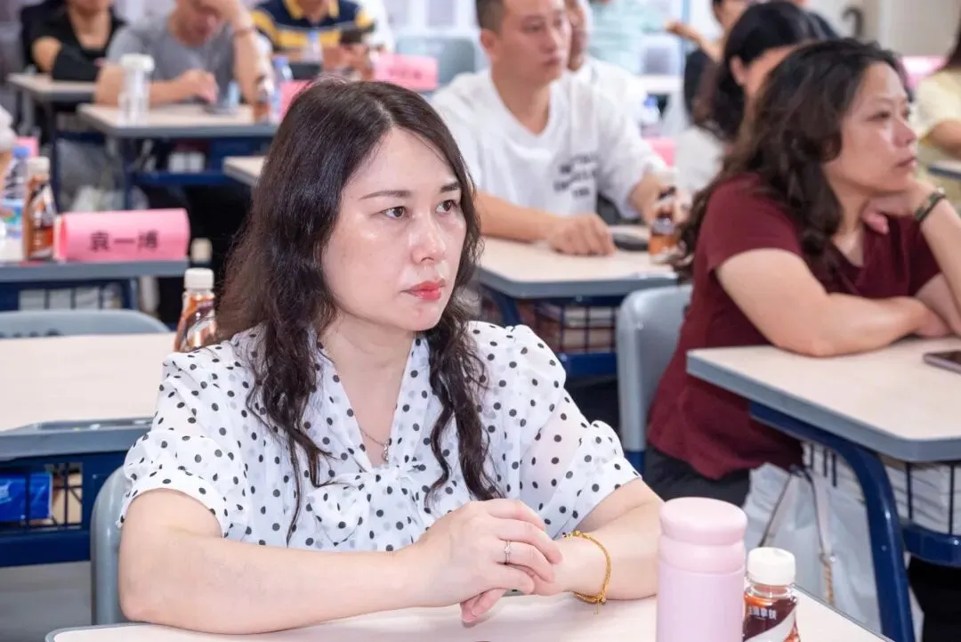 家校同心战中考,携手并肩筑前程 | 初中部九年级家长会圆满举行 第30张 家校同心战中考,携手并肩筑前程 | 初中部九年级家长会圆满举行 第30张