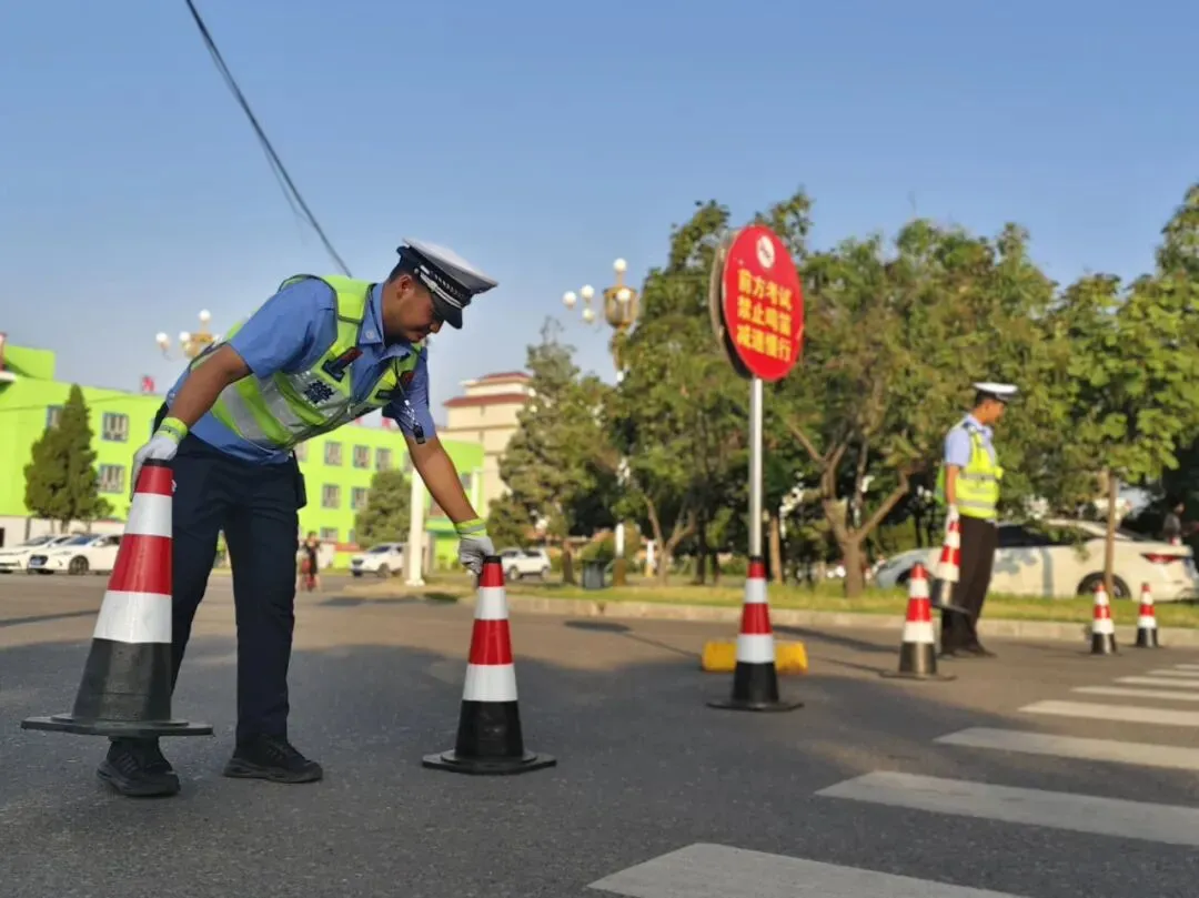 杏乡交警暖心护考,为中考学子铺就平安路 第4张 杏乡交警暖心护考,为中考学子铺就平安路 第4张