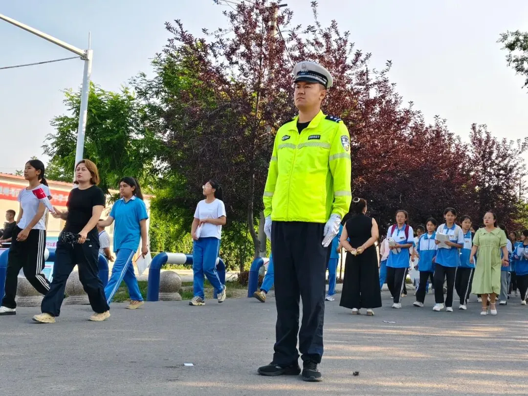 杏乡交警暖心护考,为中考学子铺就平安路 第6张 杏乡交警暖心护考,为中考学子铺就平安路 第6张