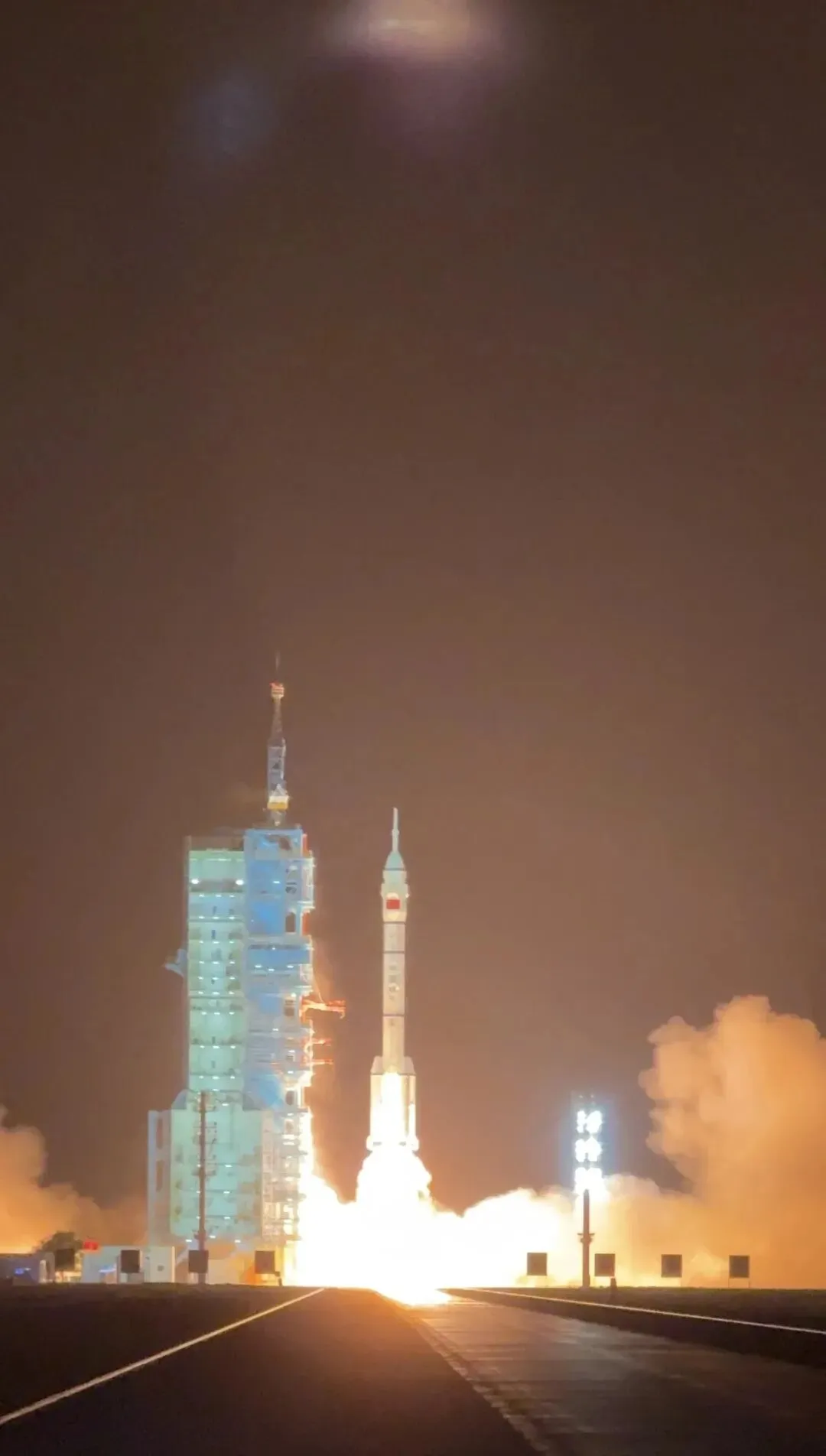 中考作文 | 社会热点:神舟二十三号发射成功 第2张