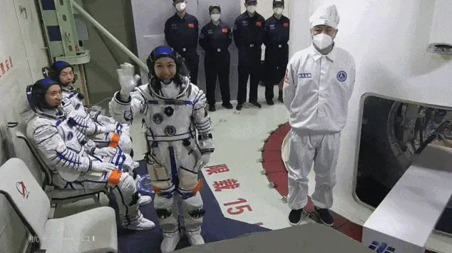 中考作文 | 社会热点:神舟二十三号发射成功 第4张