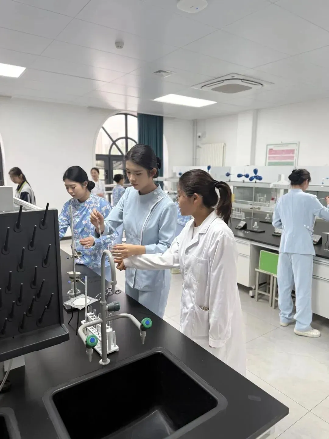 中考落榜,孩子该何去何从!西安外事助你升学就业双丰收 第56张 中考落榜,孩子该何去何从!西安外事助你升学就业双丰收 第56张
