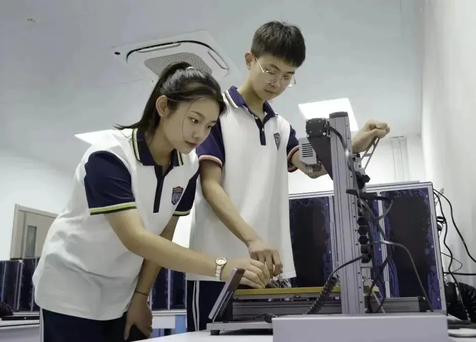 中考落榜,孩子该何去何从!西安外事助你升学就业双丰收 第75张 中考落榜,孩子该何去何从!西安外事助你升学就业双丰收 第75张