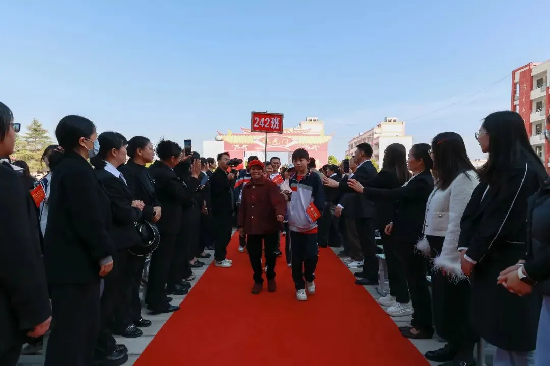 板桥二中2026年春季开学典礼暨中考誓师大会 第14张 板桥二中2026年春季开学典礼暨中考誓师大会 第14张