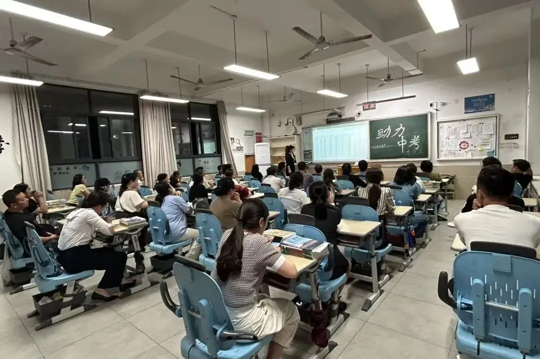 【德育增效】凝心聚力迎中考,智慧赋能助成长——宁波高新区信懋中学“幸福家长”亲子关系成长课堂暨九年级家长会圆满举行 第36张 【德育增效】凝心聚力迎中考,智慧赋能助成长——宁波高新区信懋中学“幸福家长”亲子关系成长课堂暨九年级家长会圆满举行 第36张