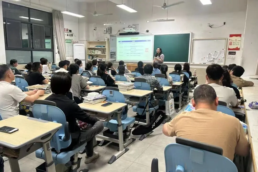 【德育增效】凝心聚力迎中考,智慧赋能助成长——宁波高新区信懋中学“幸福家长”亲子关系成长课堂暨九年级家长会圆满举行 第38张 【德育增效】凝心聚力迎中考,智慧赋能助成长——宁波高新区信懋中学“幸福家长”亲子关系成长课堂暨九年级家长会圆满举行 第38张