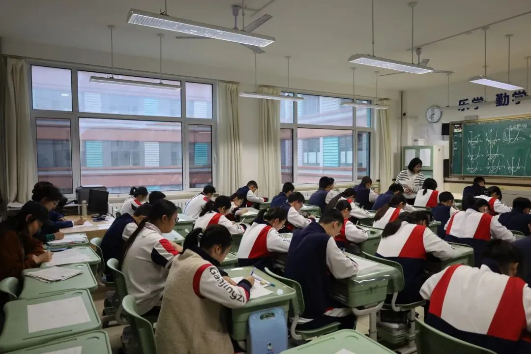 精准教研把脉二轮复习 深耕课堂聚力中考冲刺——我校迎接区级教研员多学科入校指导专项教研活动纪实 第38张 精准教研把脉二轮复习 深耕课堂聚力中考冲刺——我校迎接区级教研员多学科入校指导专项教研活动纪实 第38张