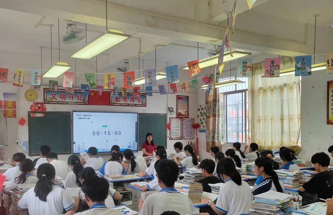 研思笃行明方向 聚力攻坚备中考——怀集县凤岗镇初级中学教师研训基地举行2026年备考研讨活动 第8张 研思笃行明方向 聚力攻坚备中考——怀集县凤岗镇初级中学教师研训基地举行2026年备考研讨活动 第8张
