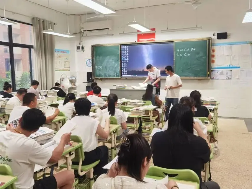 家校同心,筑梦中考——禹越中学九年级中考志愿填报家长会圆满举行 第2张 家校同心,筑梦中考——禹越中学九年级中考志愿填报家长会圆满举行 第2张