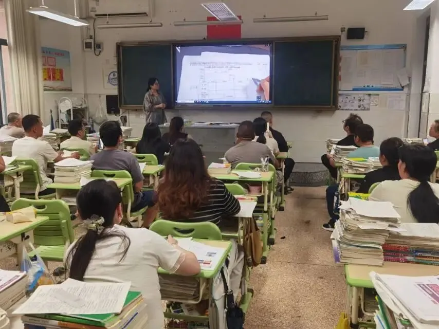 家校同心,筑梦中考——禹越中学九年级中考志愿填报家长会圆满举行 第5张 家校同心,筑梦中考——禹越中学九年级中考志愿填报家长会圆满举行 第5张