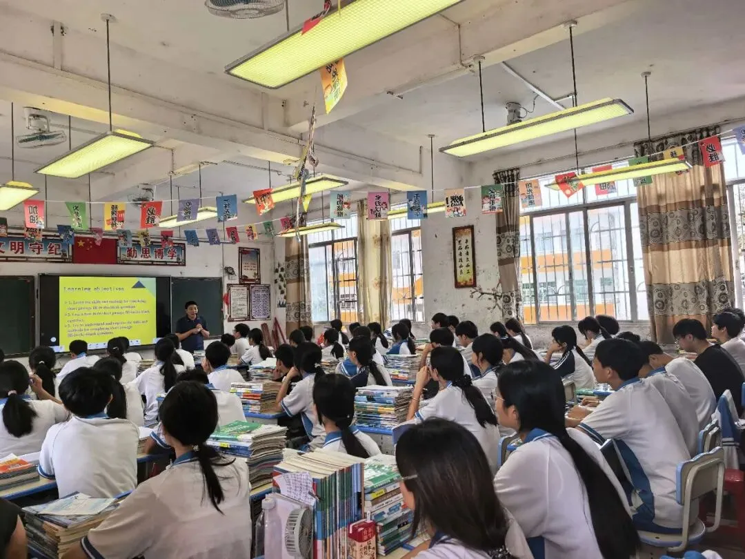 研思笃行明方向 聚力攻坚备中考——怀集县凤岗镇初级中学教师研训基地举行2026年备考研讨活动 第4张