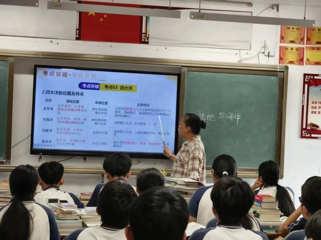 研思笃行明方向 聚力攻坚备中考——怀集县凤岗镇初级中学教师研训基地举行2026年备考研讨活动 第9张