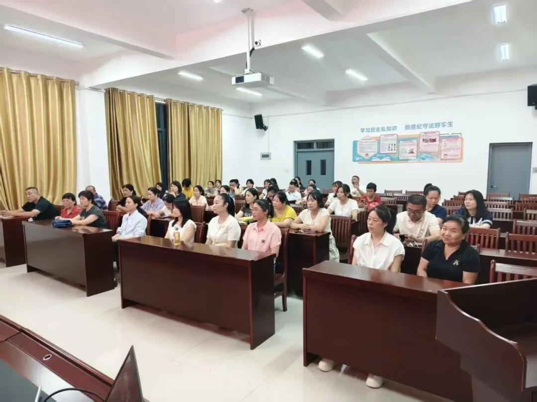 【礼乐润德•家长会】凝心聚力战中考,家校同心筑未来——闽清县实验中学初三家长会圆满召开 第36张 【礼乐润德•家长会】凝心聚力战中考,家校同心筑未来——闽清县实验中学初三家长会圆满召开 第36张