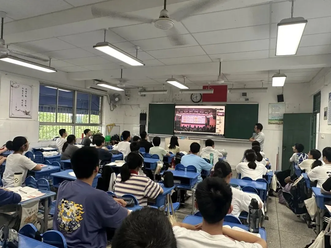 中考冲刺加油站,告别“鸭梨”轻松上阵!——我校开展初三学子中考心理减压专题讲座 第4张