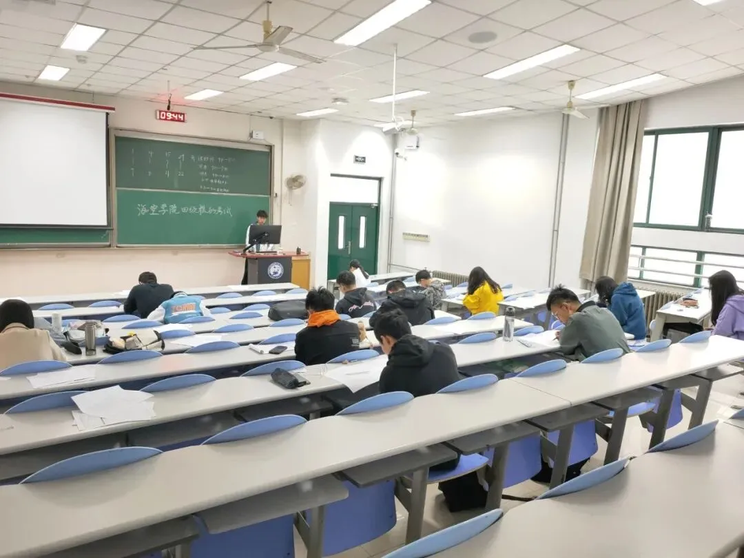 “奋斗青春”——海空学院四六级模拟考试 第4张 “奋斗青春”——海空学院四六级模拟考试 第4张