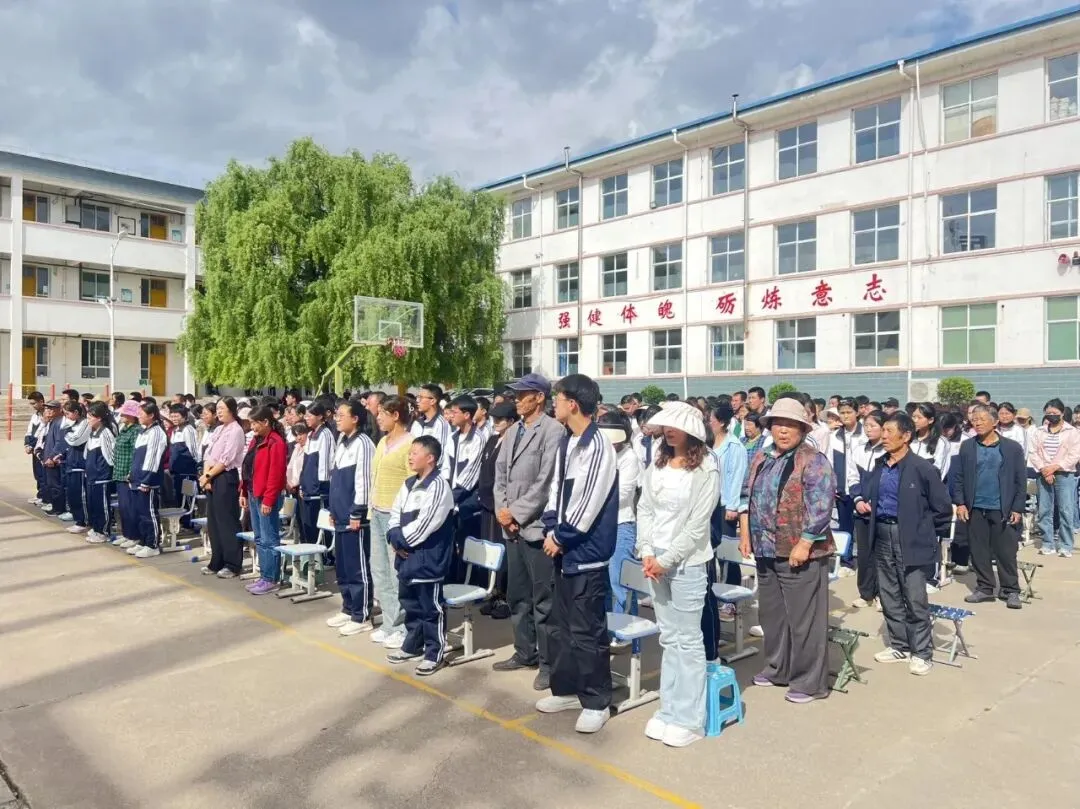 凝心聚力决战二十天 家校同心共赢新中考——良邑中学举行2026届九年级二模表彰暨冲刺动员大会 第18张 凝心聚力决战二十天 家校同心共赢新中考——良邑中学举行2026届九年级二模表彰暨冲刺动员大会 第18张