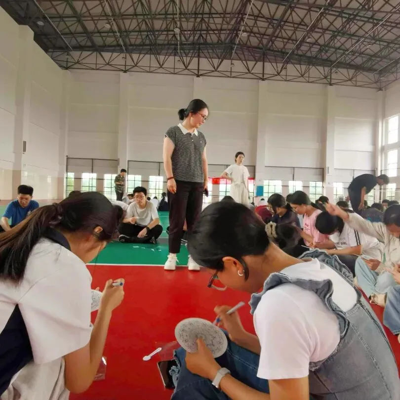 快乐减压 迎接中考——昭阳中学开展初三考前团体心理辅导活动-第10张图片-四季读书网 快乐减压 迎接中考——昭阳中学开展初三考前团体心理辅导活动-第10张图片-四季读书网