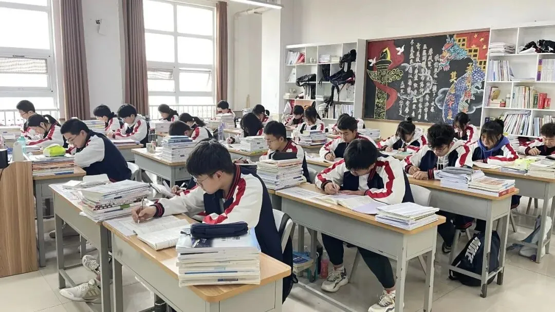中考择校:重点高中普通班垫底,普通高中重点班拔尖,该如何选?-第3张图片-四季读书网