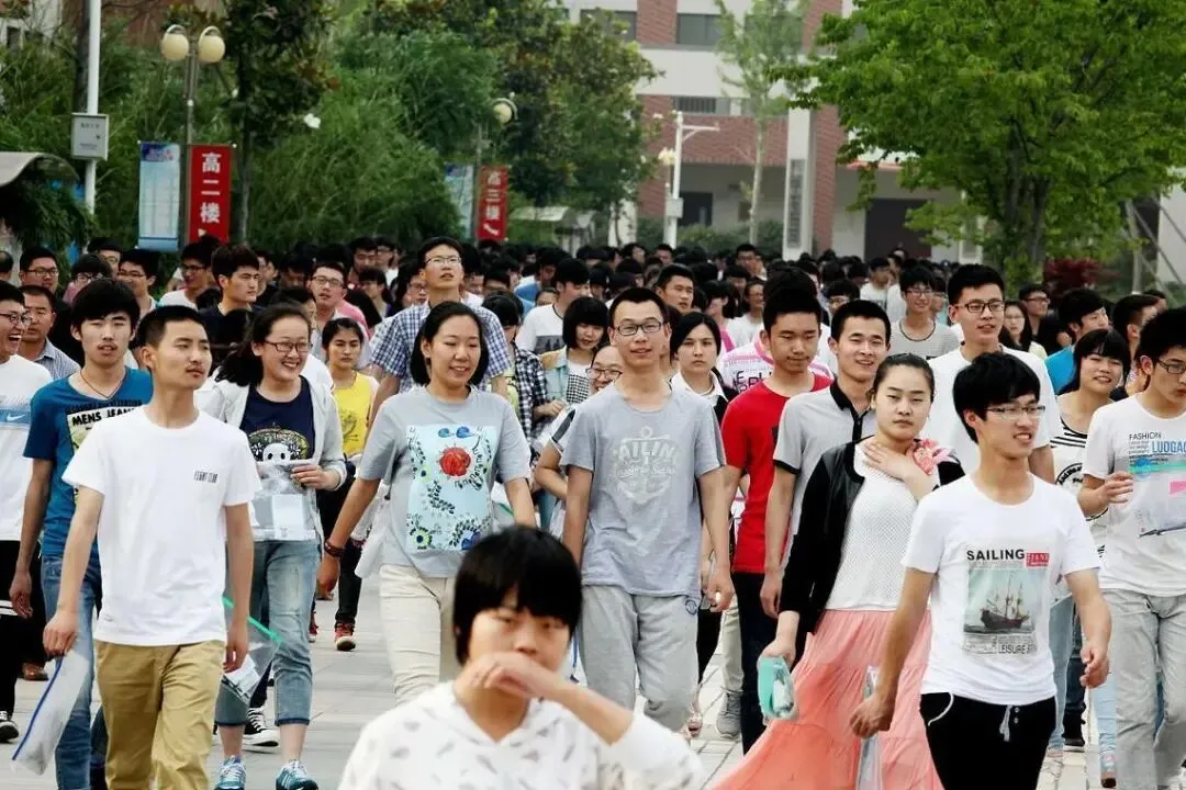 中考择校:重点高中普通班垫底,普通高中重点班拔尖,该如何选?-第8张图片-四季读书网