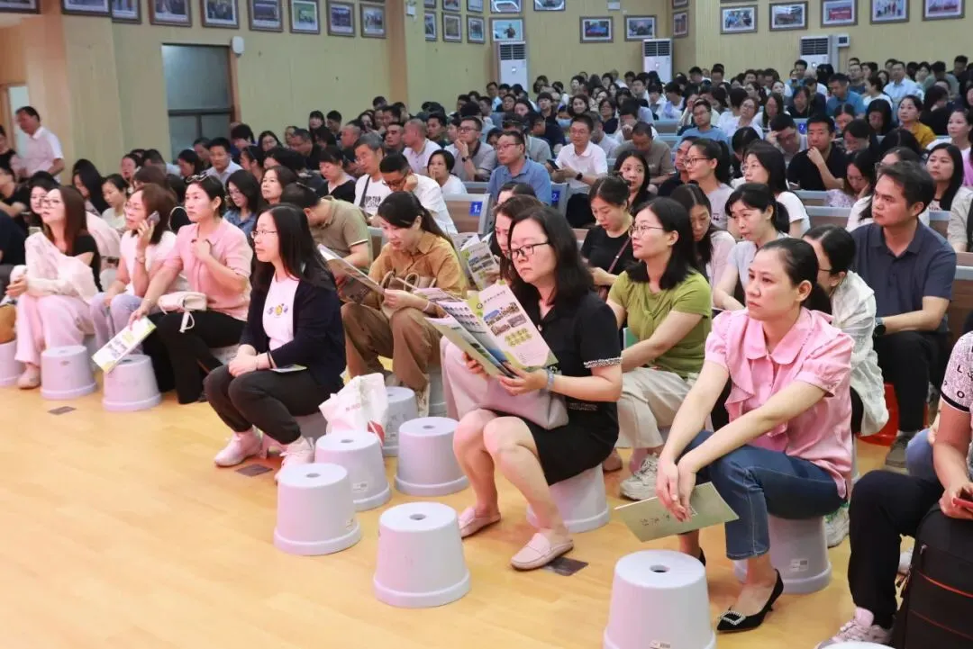 【中学部】家校同心筑前程,科学填报赢中考——白云华赋初三志愿填报指导家长会圆满举行 第11张