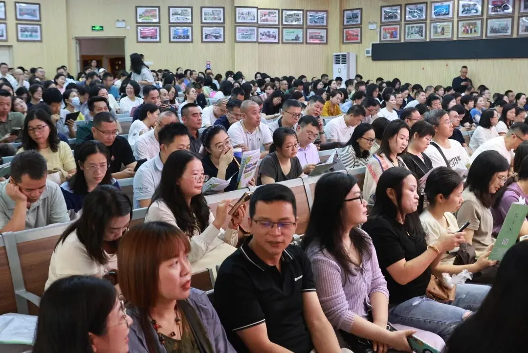 【中学部】家校同心筑前程,科学填报赢中考——白云华赋初三志愿填报指导家长会圆满举行 第20张