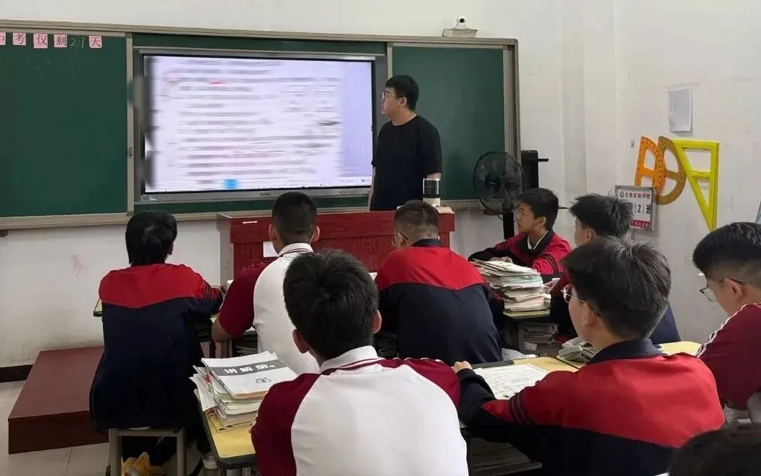 文衡实验 || 以师者坚守 托举中考梦想——致敬初三冲刺路上日夜坚守的全体教师 第13张