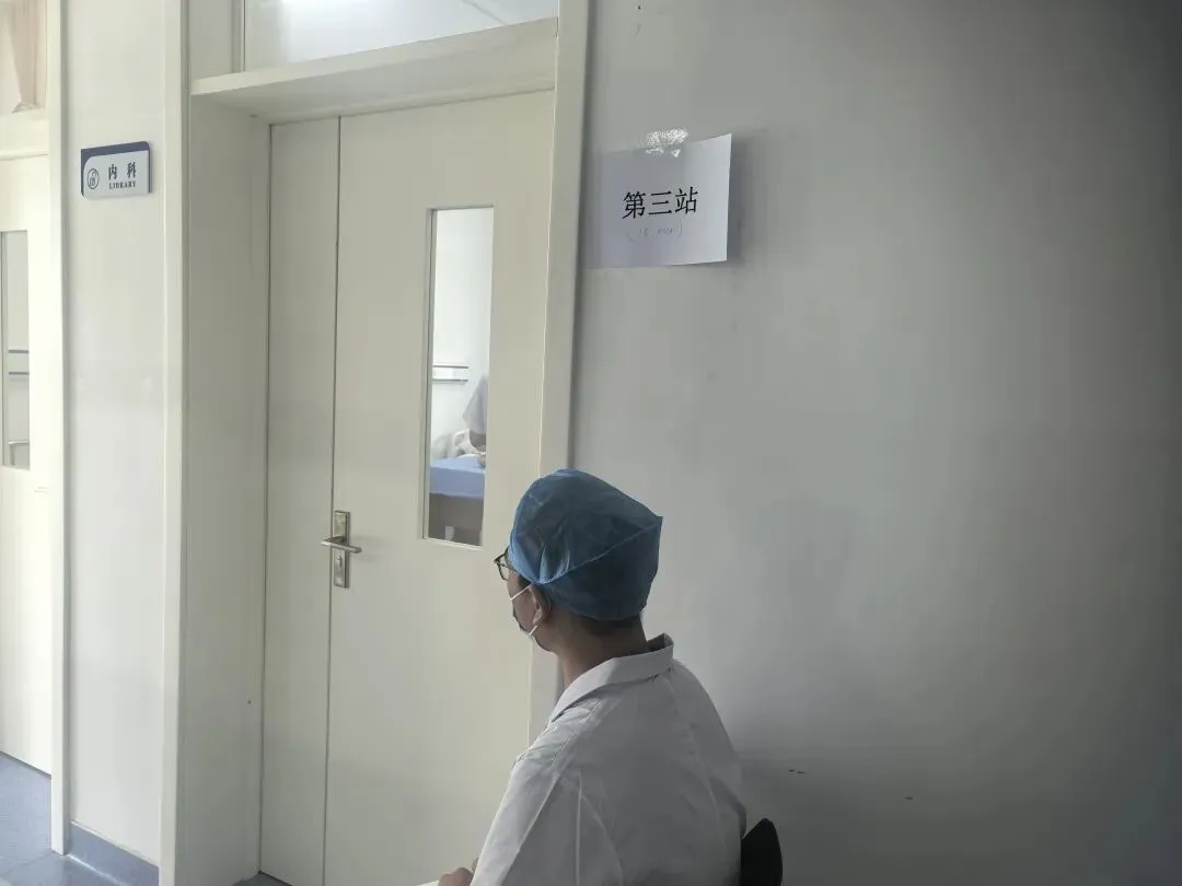 【新闻动态】以考促学砺精兵 实战模拟迎执考——我院开展2026年临床执业医师技能 第4张 【新闻动态】以考促学砺精兵 实战模拟迎执考——我院开展2026年临床执业医师技能 第4张